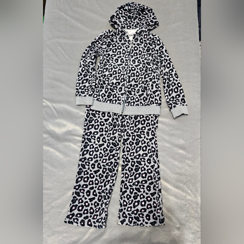 Circo 2 piece velour leopard print set Size 6/6X